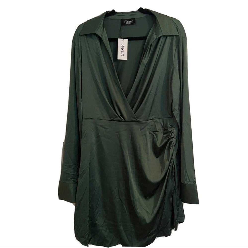 NWT Cider Dirty Martini Long Sleeve V-neck Cinched Waist Dress